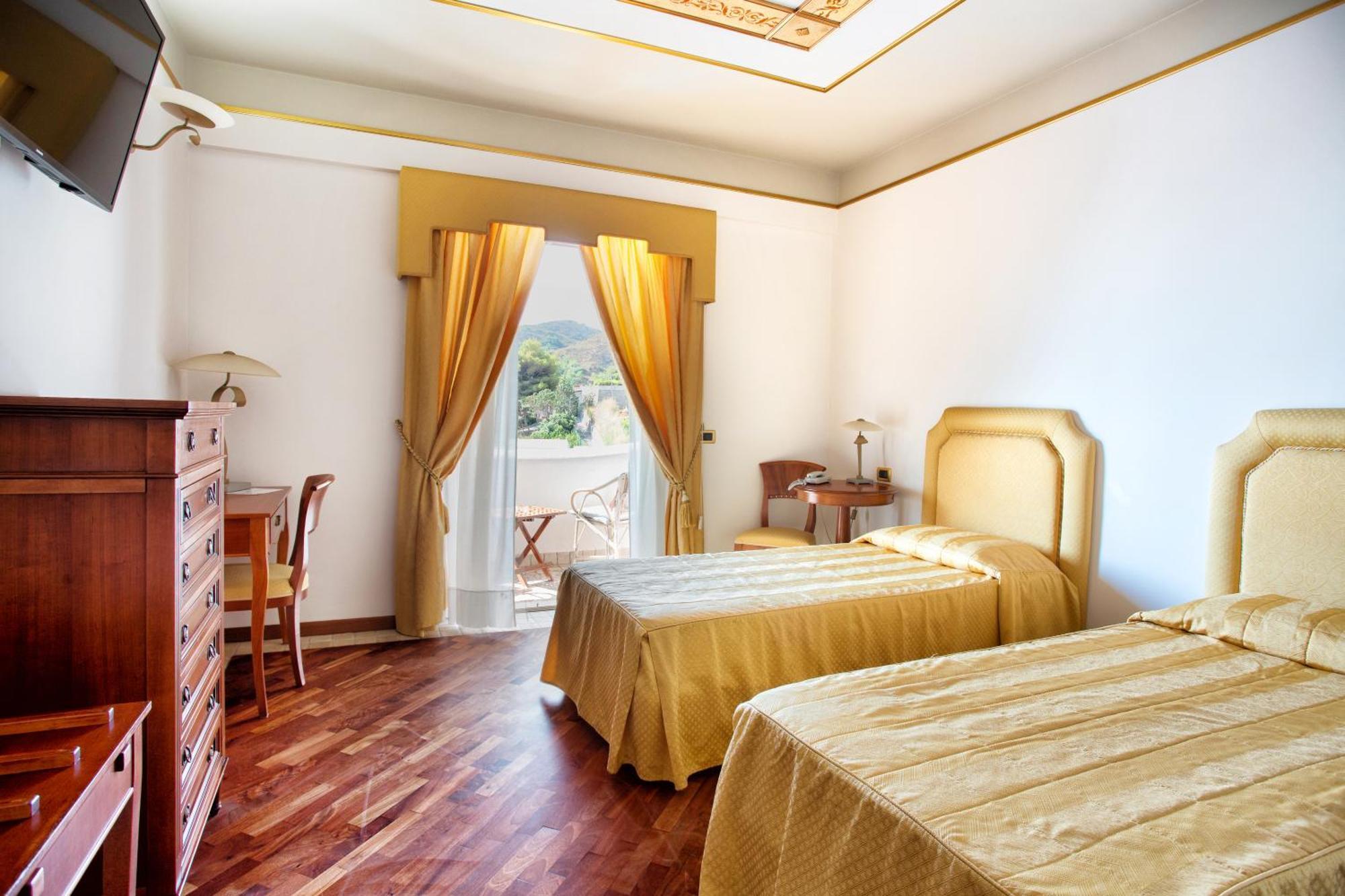 Hotel Tritone Lipari Buitenkant foto