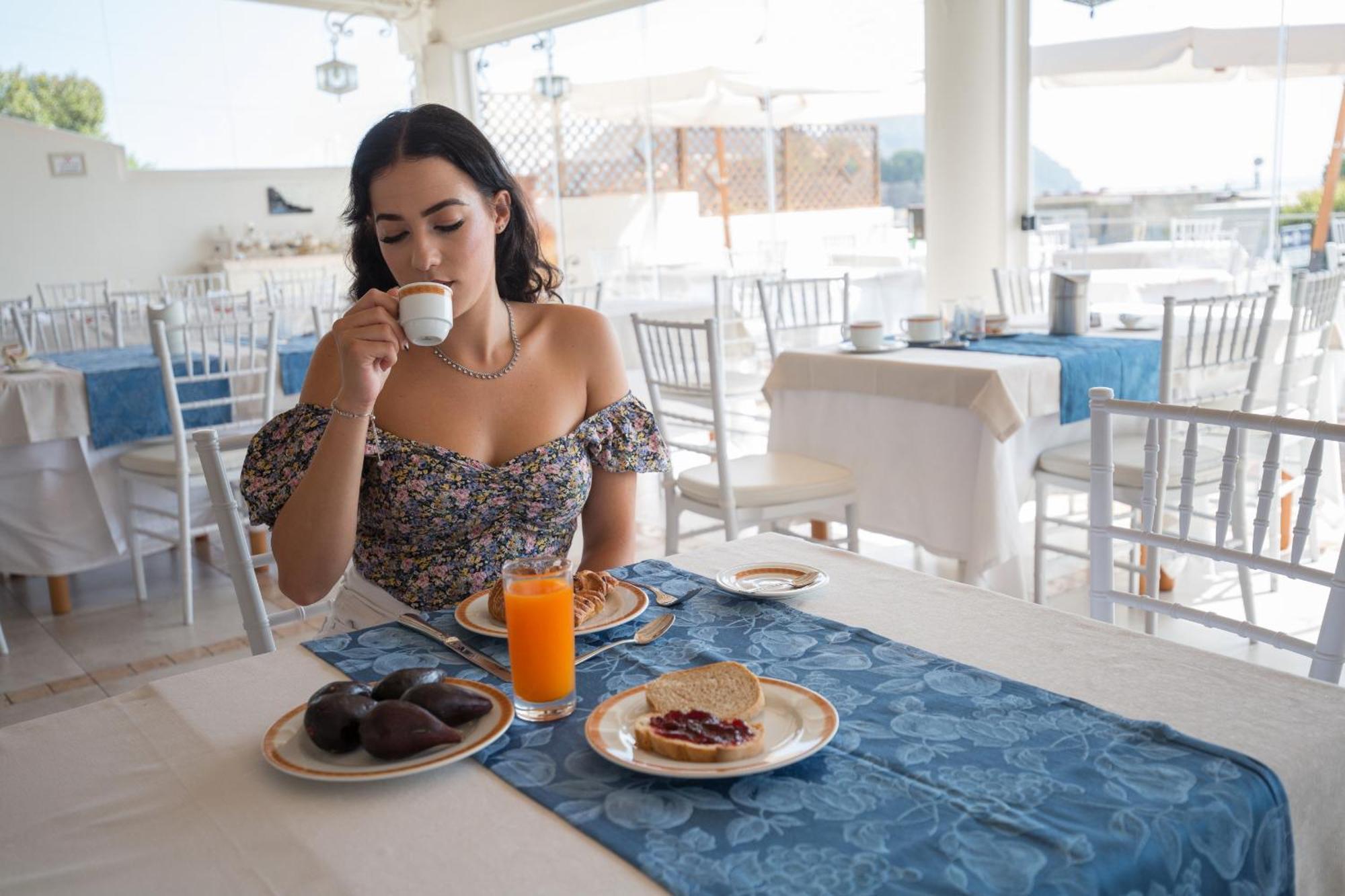 Hotel Tritone Lipari Buitenkant foto